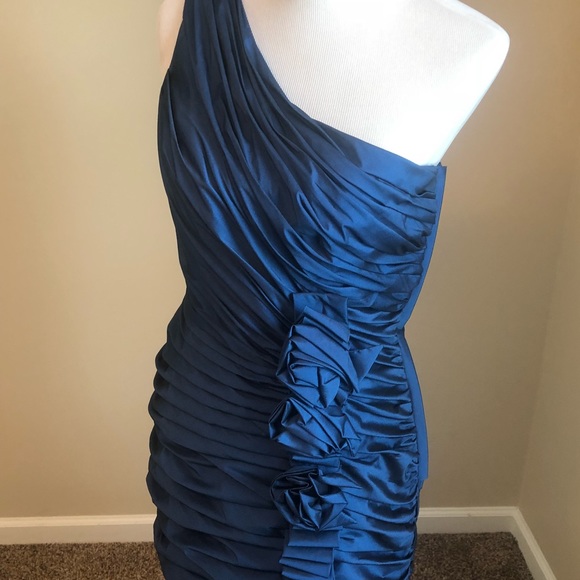 Long evening gown - Picture 2 of 7